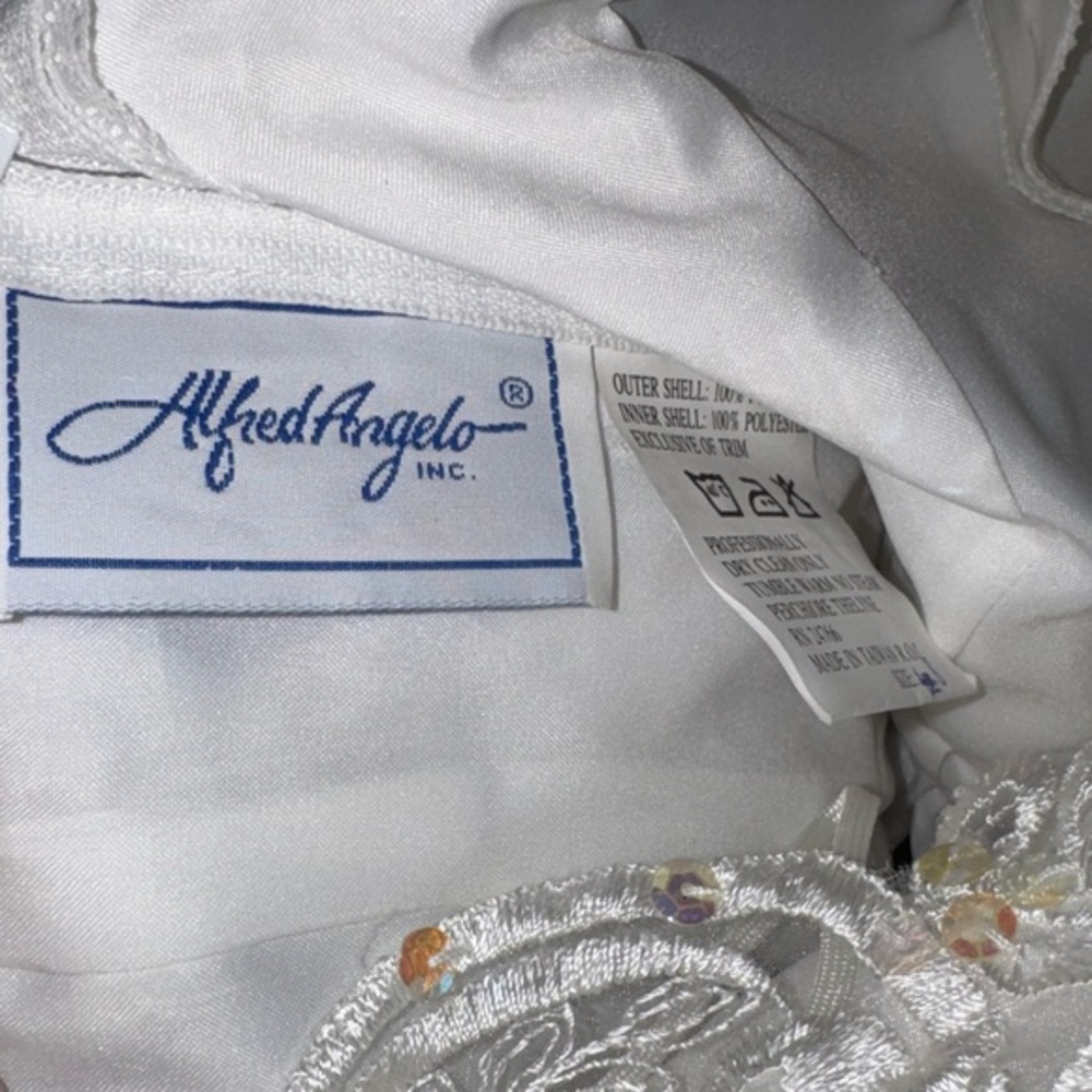 Vtg 1980s Beaded Pearl Lace Wedding Gown long Train satin lightweight Size 8 - Picture 16 of 16